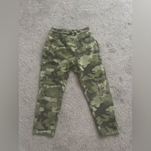 GAP Kids Green Camouflage Jogger Pants. Size 6-7, Used.
